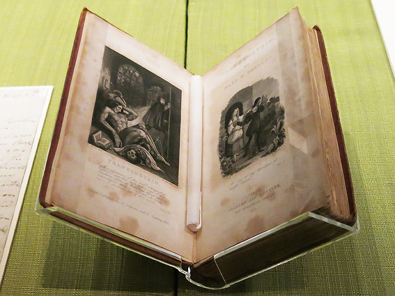 “フランケンシュタイン、あるいは現代のプロメテウス”の1818年初版本