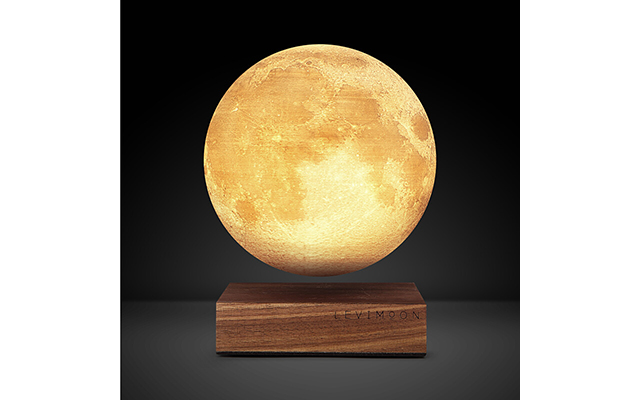 リアルな月が浮かぶ幻想的なインテリアライトLEVIMOON The Moonを自社