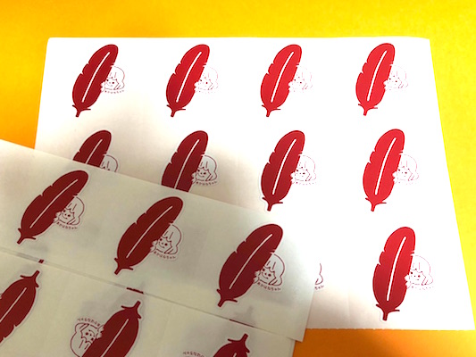 赤い羽がシールに変わったよ! | クリエイターズステーション