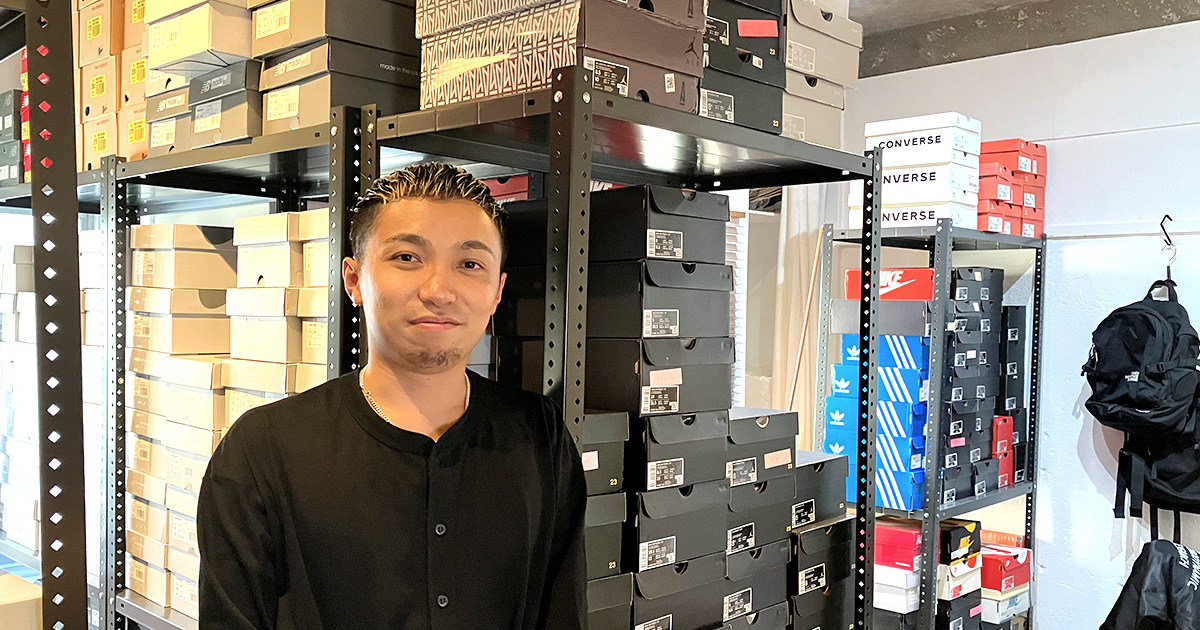 5足のスニーカーから始まった輸入販売会社。約2年間で、たった一人で年